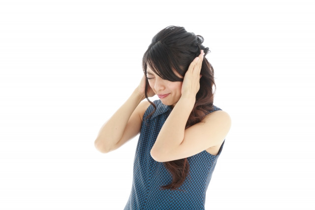 めまいがおこる女性写真