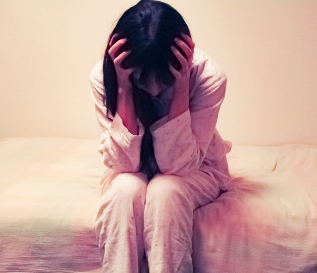 頭を抱える